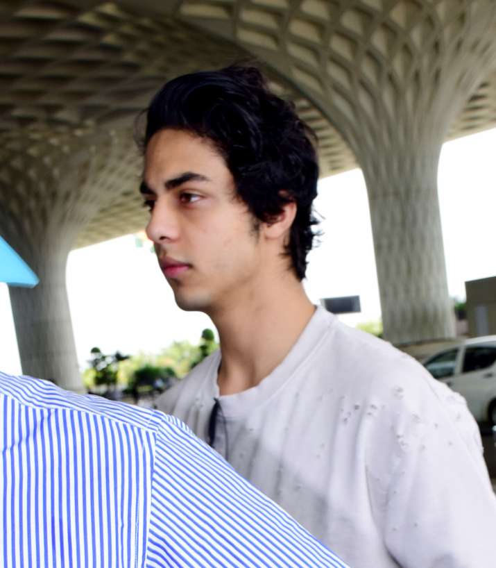 Aryan Khan is oozing cool vibes in this ripped-off white sweatshirt