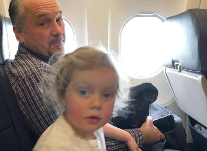 Mother panics, stranger man helps to comfort children and