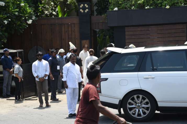 India Tv - Amitabh Bachchan arrives with daughter Shweta Bachchan Nanda. 