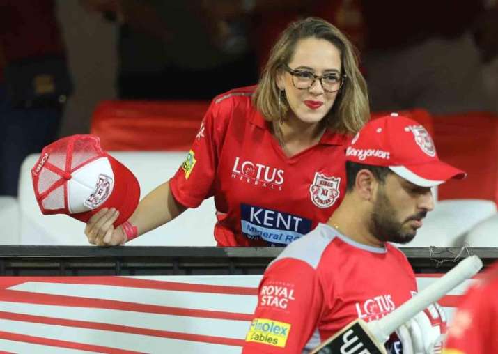 Yuvraj Singh&#39;s wife Hazel Keech cheers for KXIP as husband returns in playing XI; See pics | Cricket News – India TV