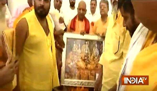 Lucknow Mahants Meet Up Cm Yogi Adityanath Over Ayodhya Dispute India News India Tv