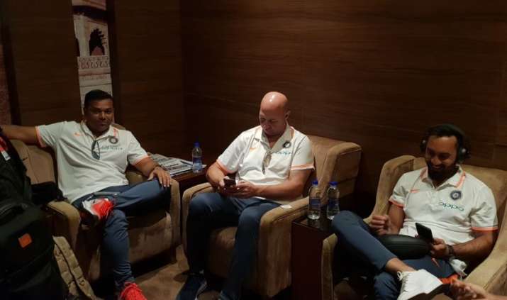 India Tv - Dinesh Karthik and the Indian team staff