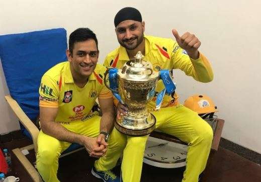 See Pics Winning Ipl 18 Reminds Harbhajan Singh Of World Cup 11 With Ms Dhoni Cricket News India Tv