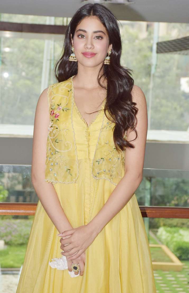 Hello Sunshine! Radiant Janhvi Kapoor Reminds Us Of Her Mother Sridevi ...