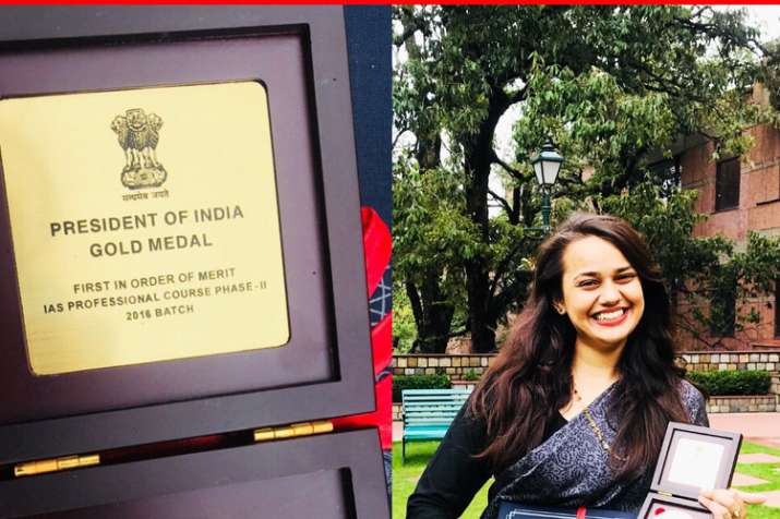 Ias Topper Tina Dabi Does It Again Wins Gold Medal During 2 Year Training India News India Tv