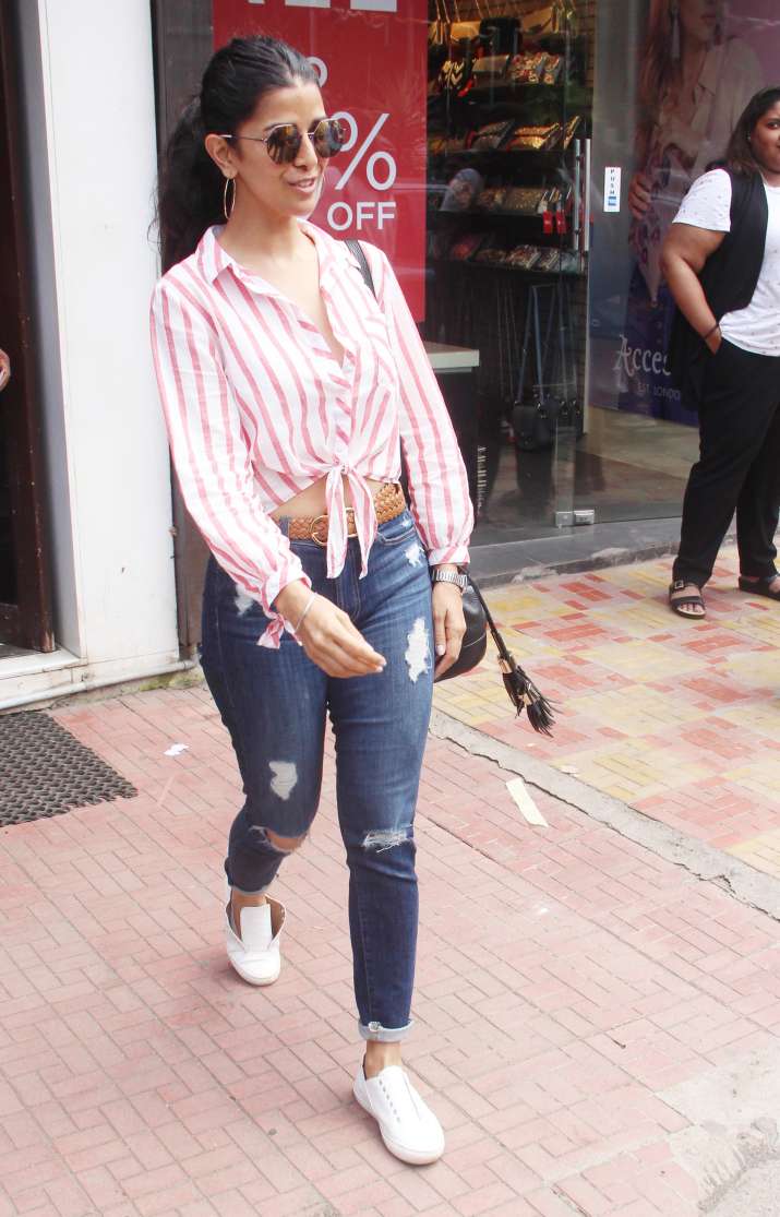 PICS: Ripped jeans are still in trend and Bollywood celebrities are ...
