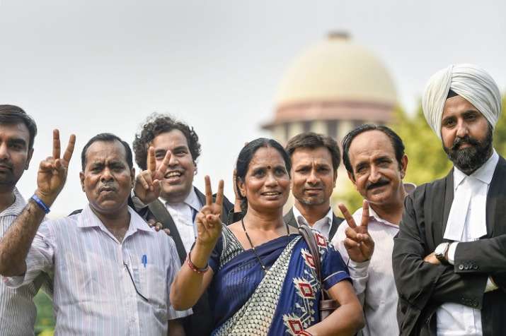 Nirbhaya's parents show victory sign after the Supreme