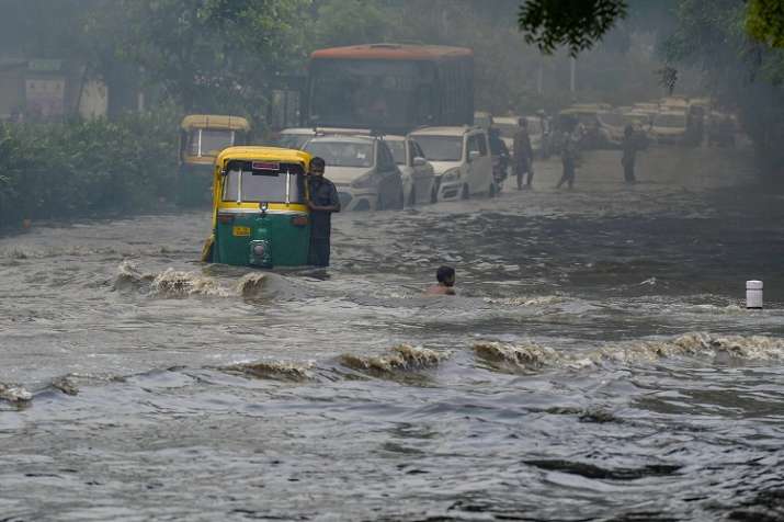 Heavy Rains Wreak Havoc All Across India Delhi Gujarat Kerala Worst Affected Waterlogging Traffic Congestion Reported India News India Tv