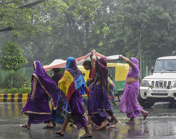 Heavy rain lashes Delhi