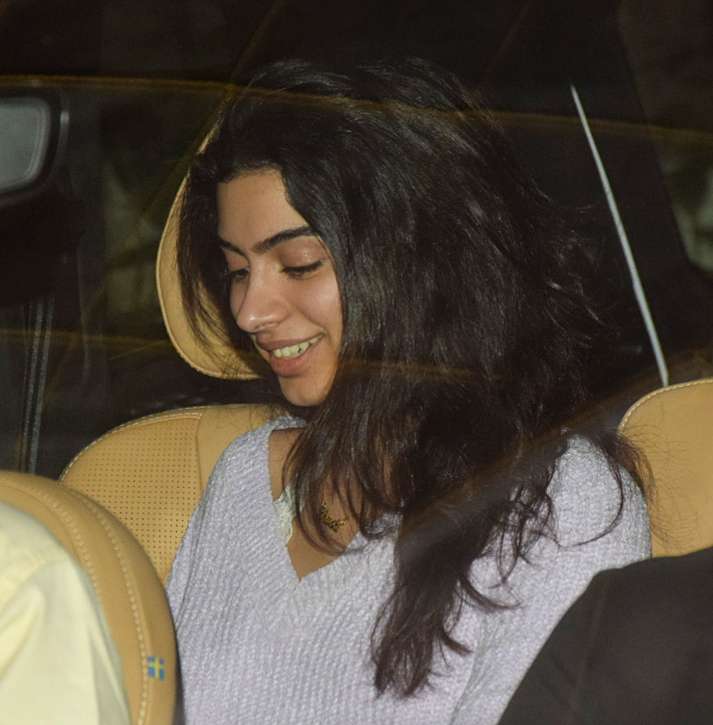 Photos: Janhvi Kapoor, Khushi Kapoor are all smiles as they cheer for  brother Arjun Kapoor's Namaste England | Celebrities News – India TV