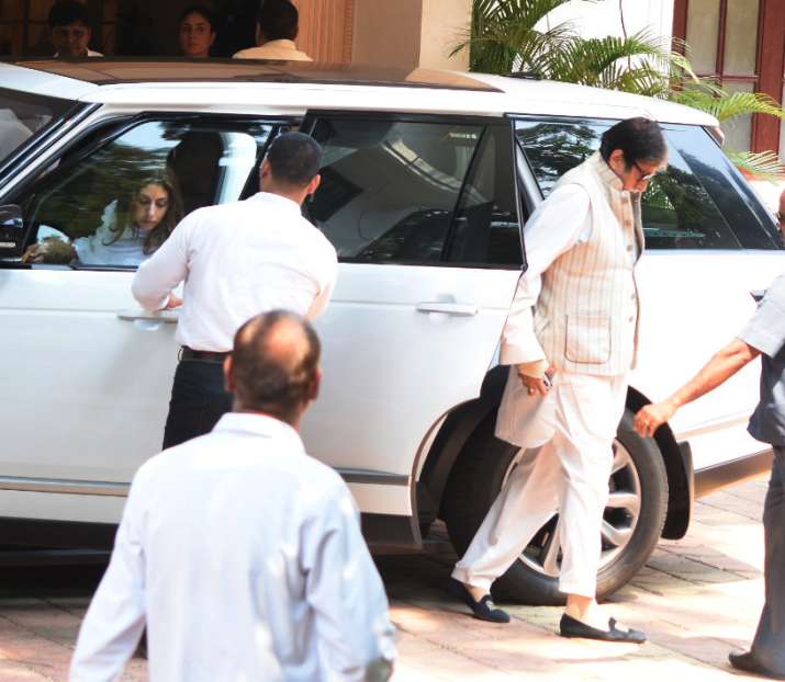 India Tv - Krishna Raj Kapoor Funeral Pictures