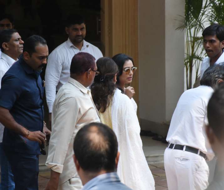 India Tv - Krishna Raj Kapoor Funeral Pictures
