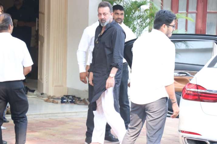 India Tv - Krishna Raj Kapoor Funeral Pictures