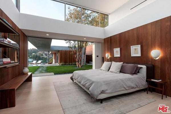 India Tv - Nick Jonas buys luxury house worth .5 million for ladylove Priyanka Chopra