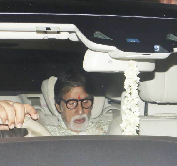 Diwali Celebration Pics: Amitabh Bachchan Performs Laxmi Puja ...