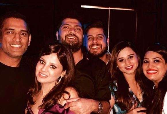Video Of Sakshi Dhoni Singing With Her Friends Goes Viral Check Out