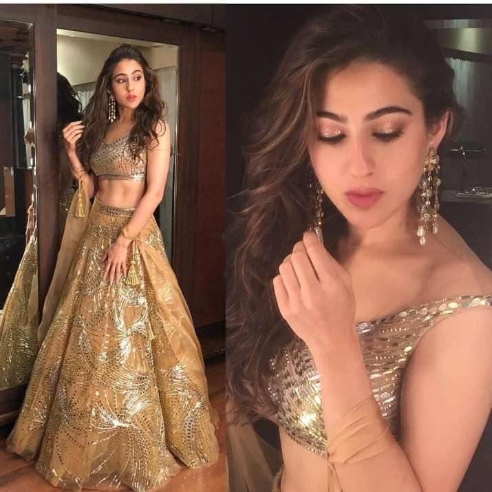 India Tv - Sara Ali Khan looks like a dream at Shah Rukh Khan's Diwali party 