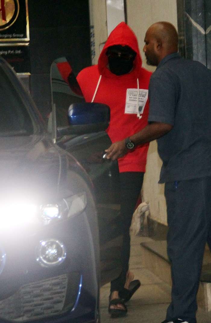Why is Arjun Kapoor hiding his face as he steps out of Ashutosh ...