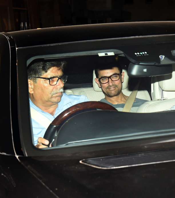 India Tv - Aamir Khan arrives to join Shah Rukh Khan'Diwalili celebrations