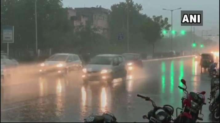 Heavy rain, thunderstorm lash Delhi-NCR; flights, trains delayed ...