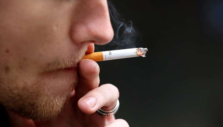 Smoking over 20 cigarettes a day can cause blindness, says study ...