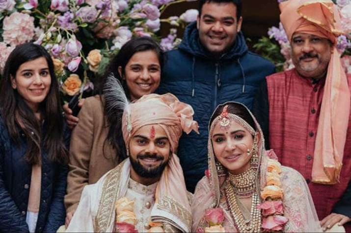 India Tv - Neeti Mohan-Nihaar Pandya Wedding: Bollywood singer Neeti's bridal look reminds us of Anushka Sharma's lehenga