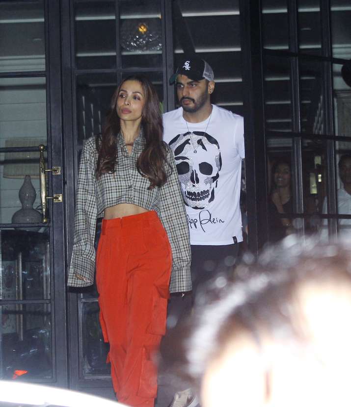  India Tv - After a party at the restaurant of Gauri Khan, Malaika Arora and Arjun Kapoor enjoy the dinner date, see the photos 