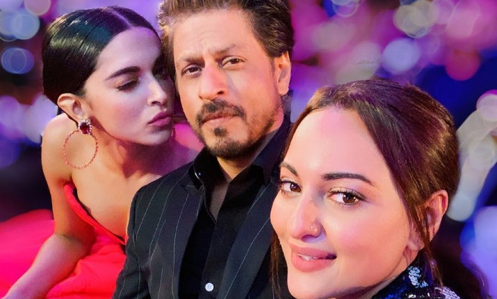 Om Reunites With Shanti Shah Rukh Khan Deepika Padukone Share Frame In This Selfie Shared By Sonakshi Sinha Celebrities News India Tv