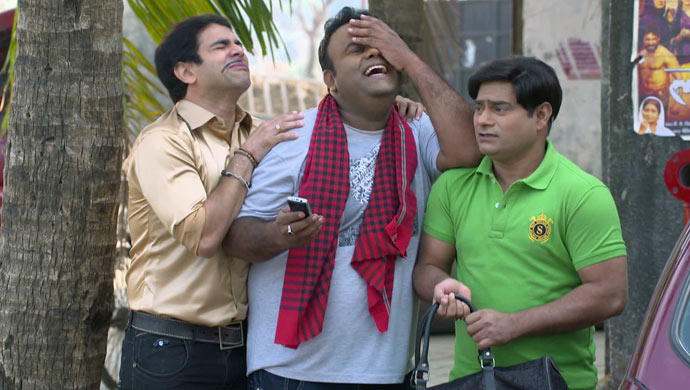 India Tv - Bhabi Ji Ghar Par Hain! 29th March 2019: Manmohan Tiwari gets in trouble again