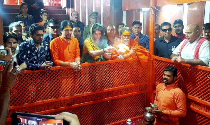 India Tv - Prayagraj: Congress General Secretary UP-East Priyanka Gandhi Vadra offers prayers at Bade Hanuman temple 
