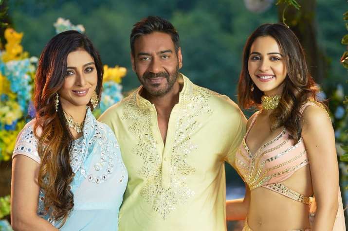 India Tv - Ajay Devgn, Tabu and Rakul Preet in De De Pyaar De 