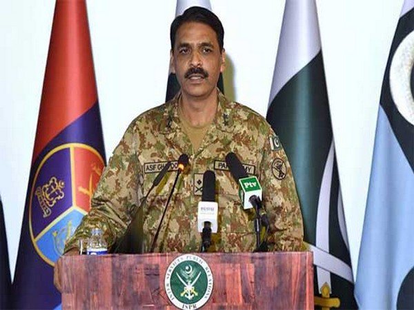 Pakistan admits to presence of terrorists in its territory
