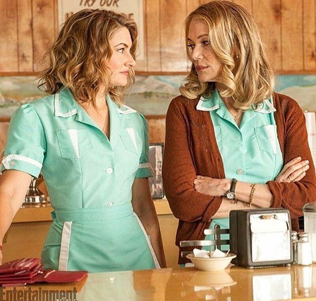 Twin Peaks Star Peggy Lipton Dies At 72 – India TV