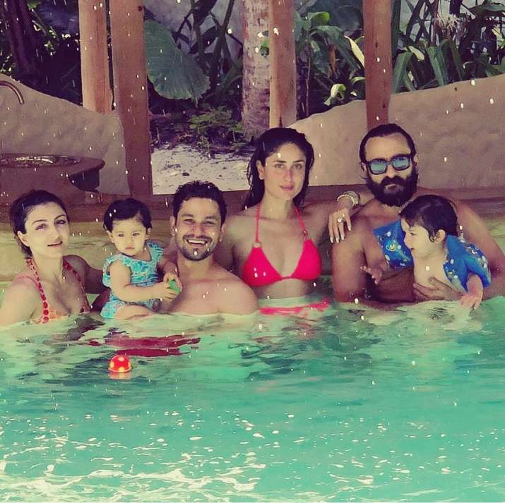 Sara Ali Khan Taimur S Latest Picture With Saif And Kareena Is What Family Goals Are Made Of Bollywood News India Tv - karina omg roblox swimming water park