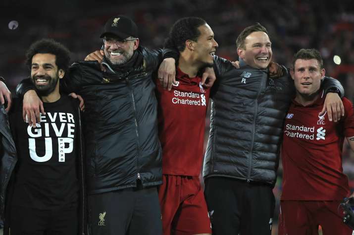 India Tv - Players along with coach Jurgen Klopp celebrate