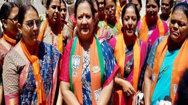 India Tv - BJP candidate from Surat Darshana Jardosh
 