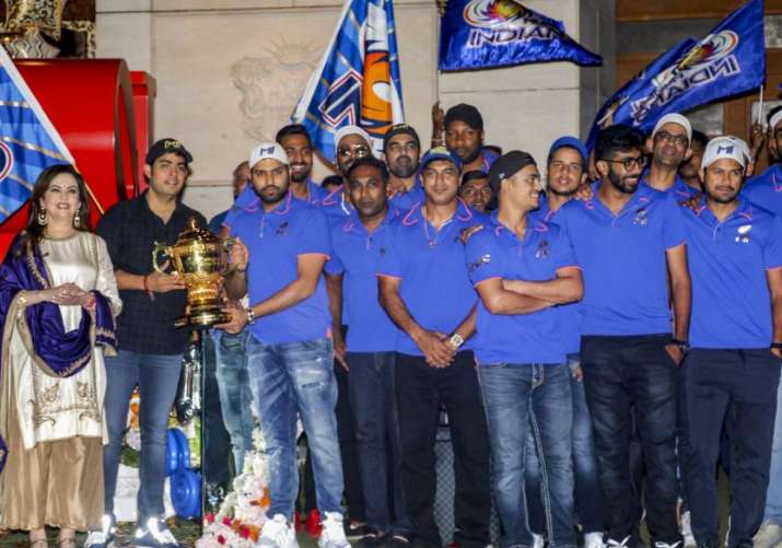 India Tv - Mumbai Indians players and owners pose with the IPL title