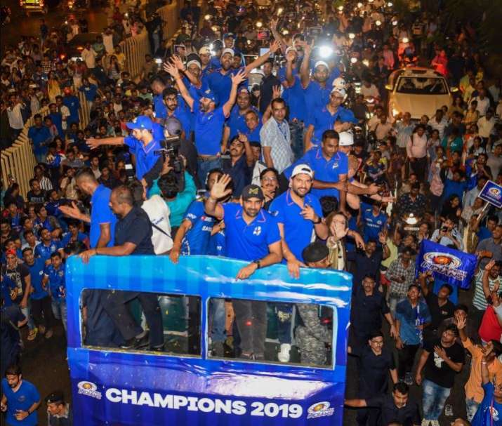India Tv - Mumbai Indians celebrate their title win with the fans