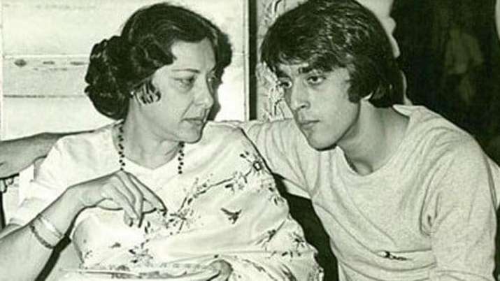 Nargis Dutts Death Anniversary When Sanjay Dutt Revealed His Mothers Last Message For Him 6476