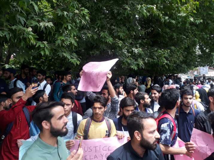 Scores of students from government colleges in Handwara and