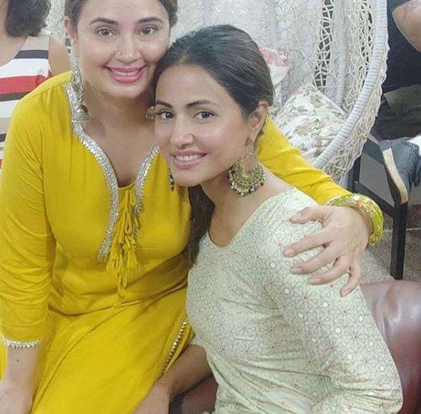  India TV - Celebration of the Eid of Hina Khan 