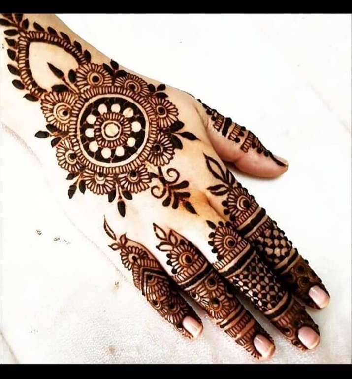 Eid Al Fitr 2019 10 Simple Mehendi Designs To Decorate Your Hands