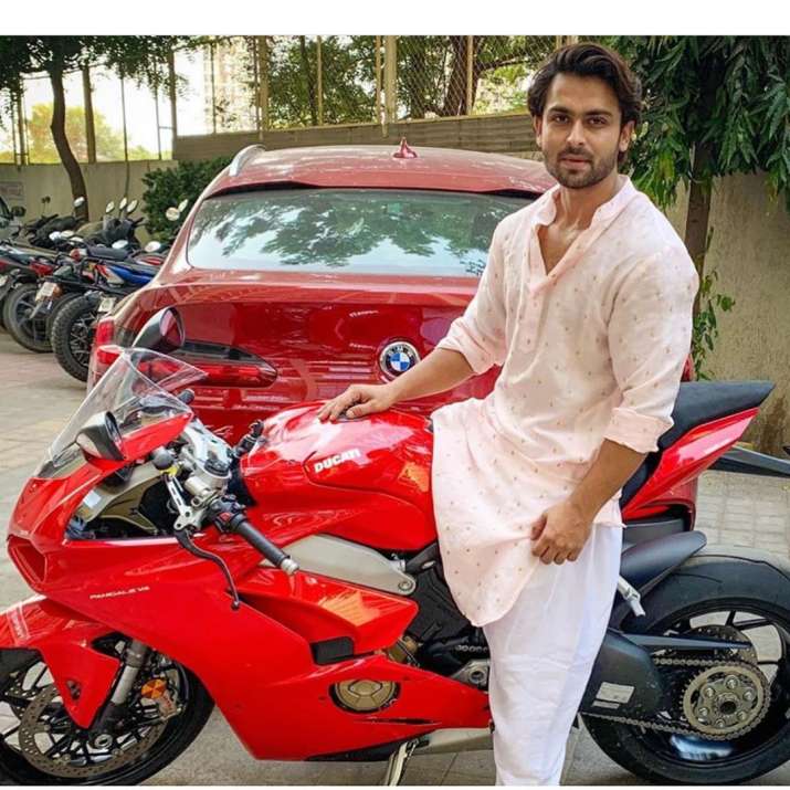  India Tv - Shoaib Ibrahim buys his dream luxury bike on Eid, wife Dipika Kakar encourages him for it 