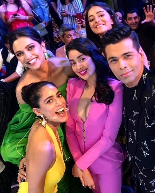 India Tv - Karan Johar, Ananya Panday, Janhvi Kapoor and Deepika Padukone's selfie