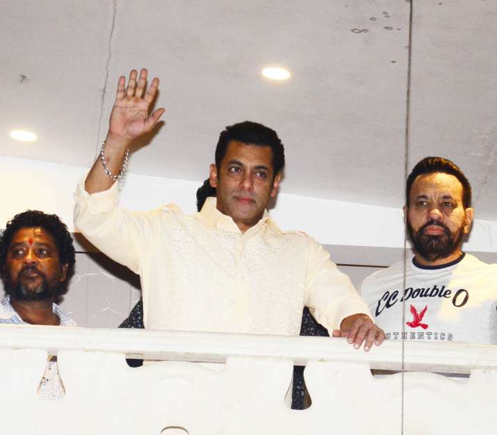 India Tv - Salman Khan greets legions of fans gathered outside his house on Eid