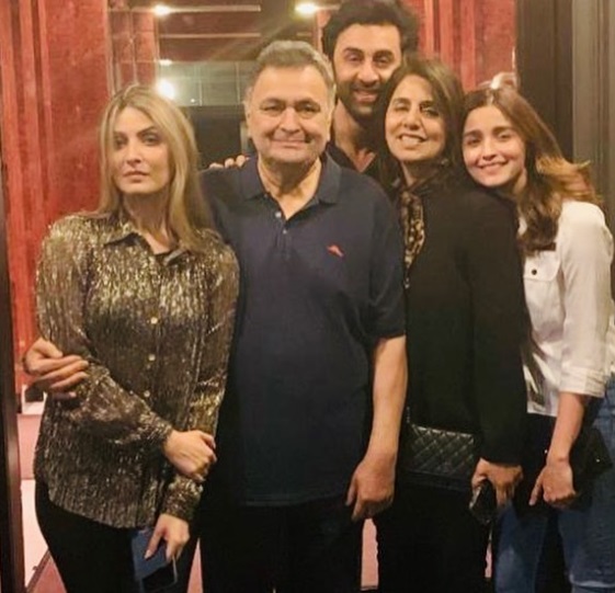 India Tv - Neetu Kapoor shares a family picture