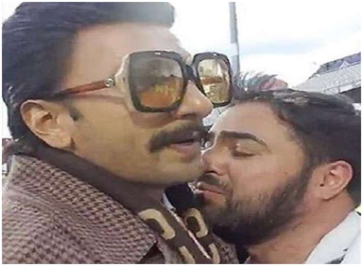 Ranveer Singh Hugs Sad Pakistani Fan After Ind Pak Match And Wins