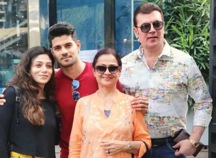 India Tv - Kangana Ranaut and sister Rangoli Chandel summoned in defamation cases filed by Aditya Pancholi