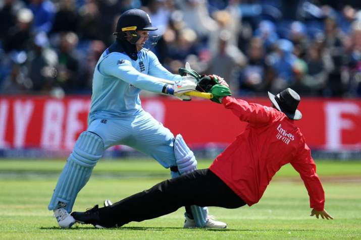 India Tv - Jason Roy colliding with umpire