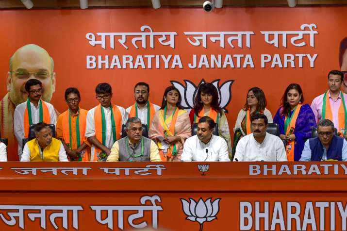 Parno Mittra among 12 Bengali TV stars join BJP in Delhi
